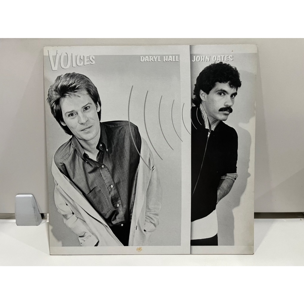 1LP Vinyl Records แผ่นเสียงไวนิล  VOICES DARYL HALL JOHN OATES  (J9A116)