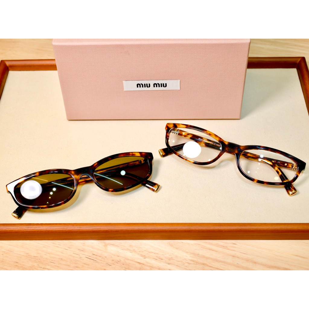 แว่นกันแดด Miu Miu MUA06SF