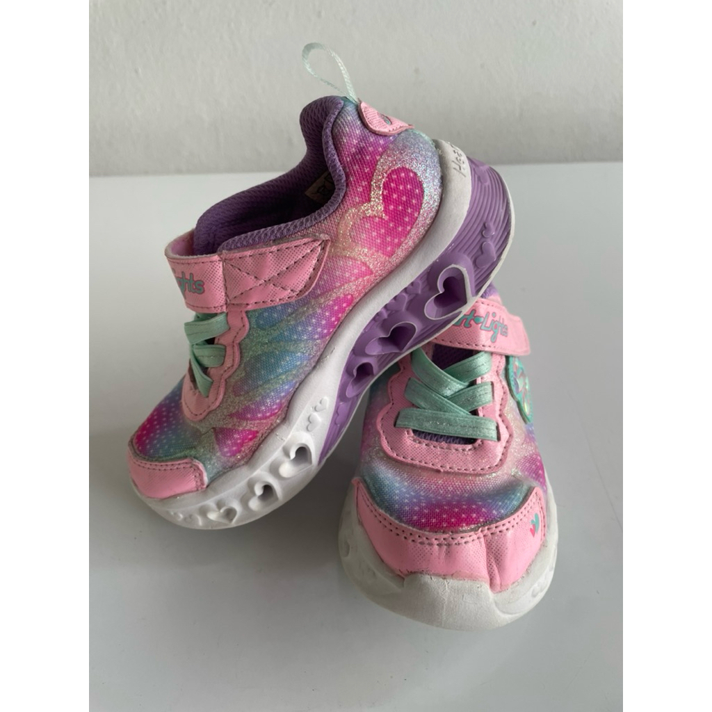 ส่งต่อ รองเท้าผ้าใบเด็กผู้หญิงskechers  size 15 cm