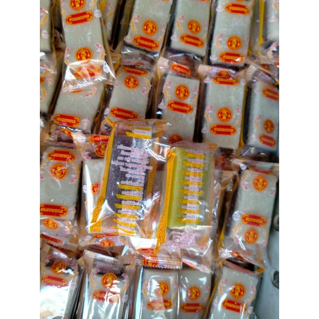 โก๋อ่อน โก๋นิ่ม 5 ชิ้น (ใบเตย ,ถั่วดำ)