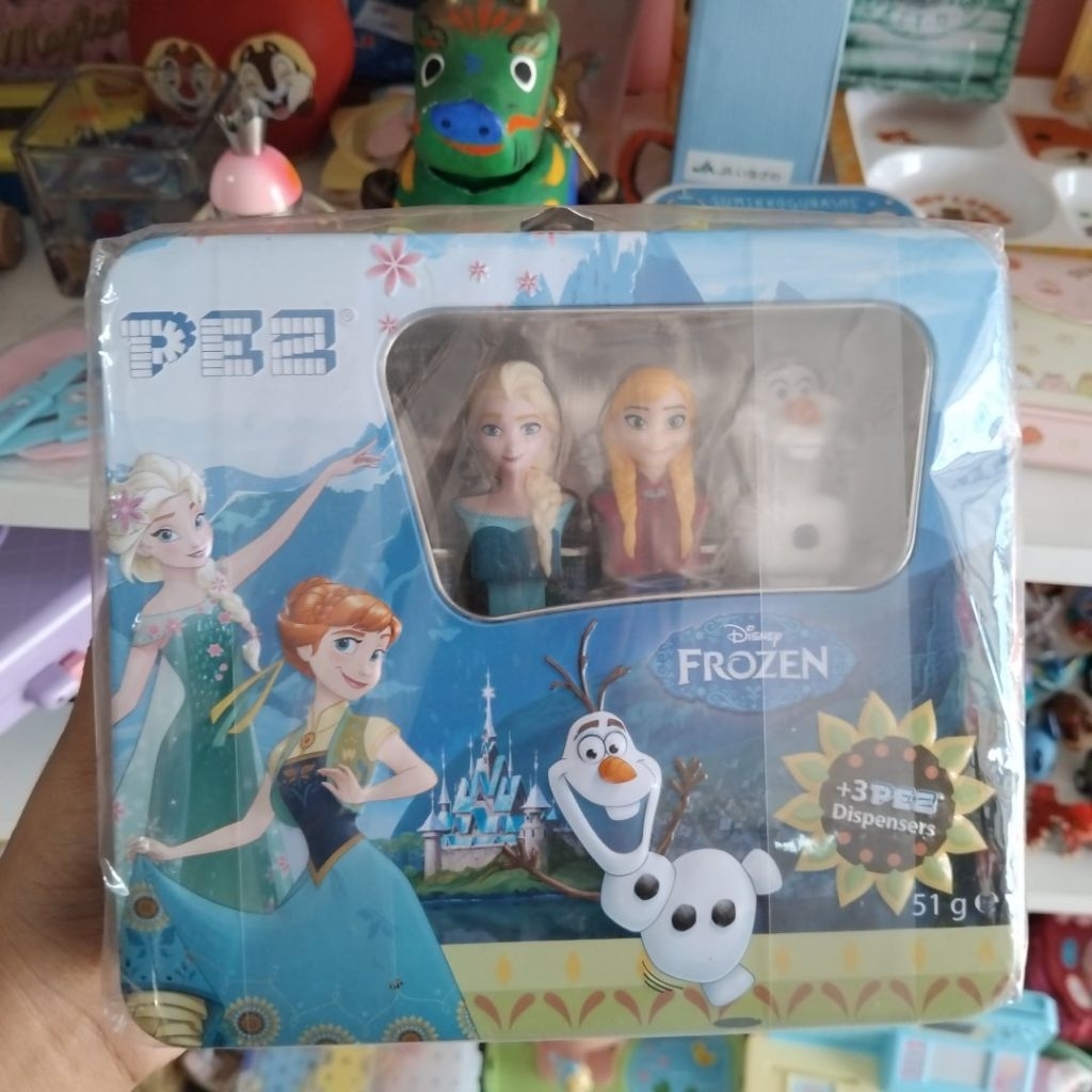 กล่องเหล็กชุดของเล่นและลูกอม PEZ ลาย Disney Frozen