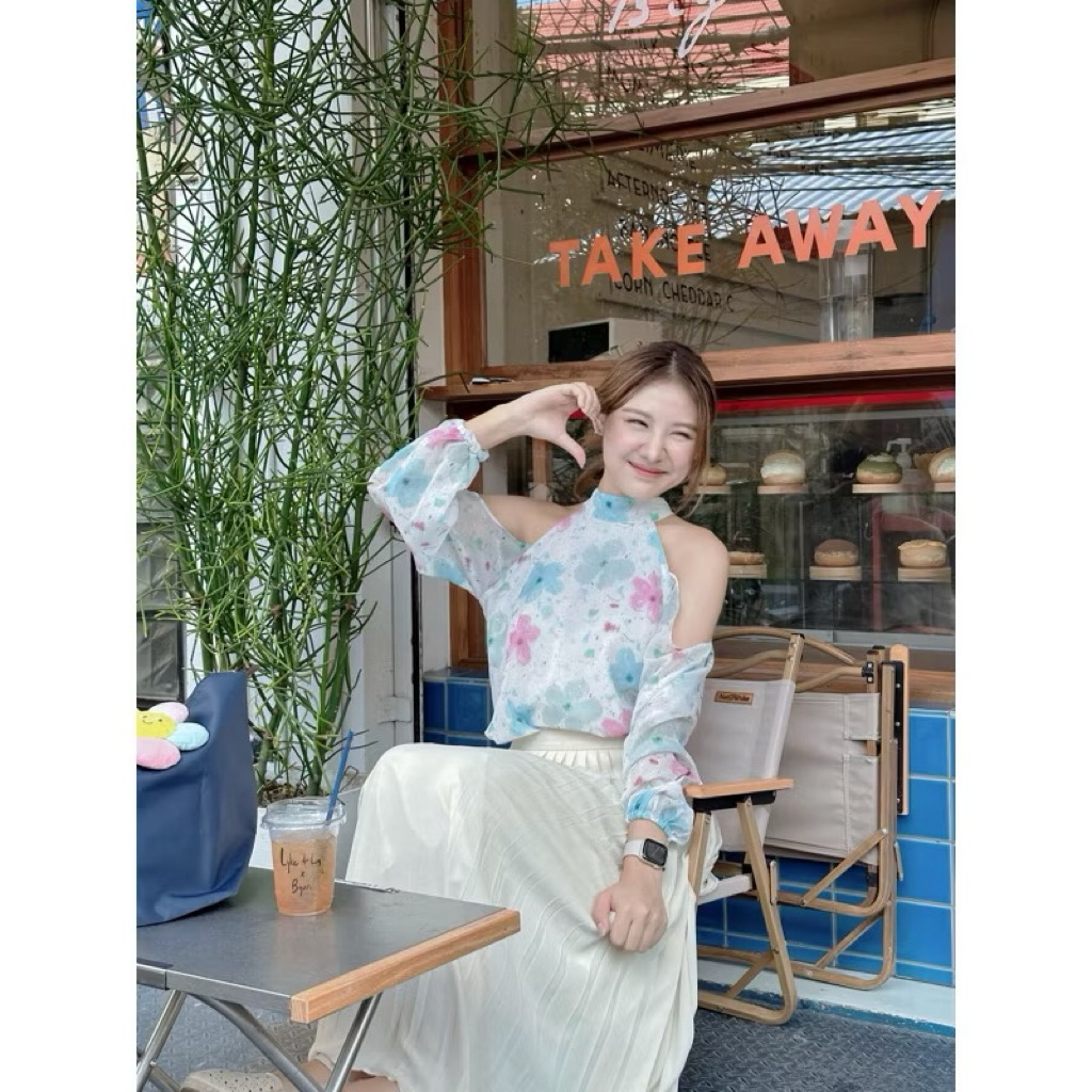 ส่งต่อ เสื้อเว้าแขน Guapa.bkk