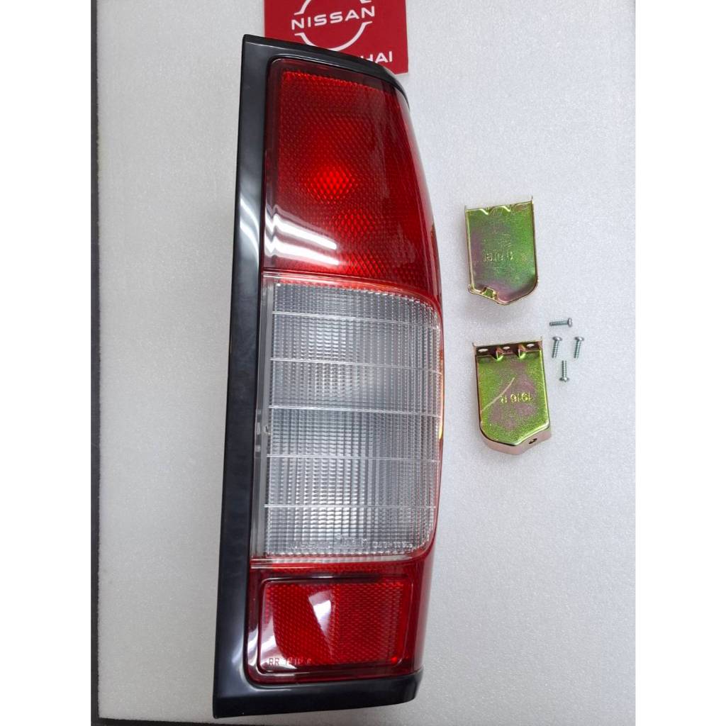 เสื้อไฟท้ายขวา NISSAN (Frontier) D22 S/C(070),K/C,D/C ALL (ATB24) 26554-2TB0A LENS RR RH D22 S/C(070),K/C D/C ALL