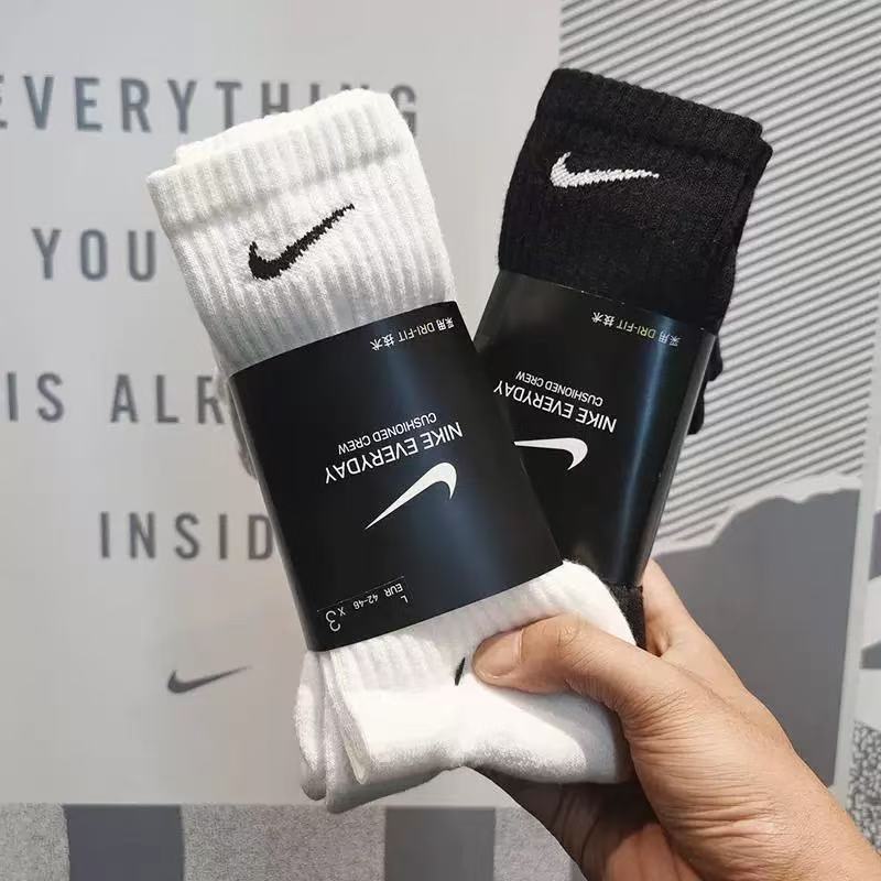 ของแท้ 100% จากร้านค้าในไทย💚NK Socks ถุงเท้าบาสเก็ตบอลสีขาว/ดำ แบบใหม่ ถุงเท้ายาวสำหรับผู้ชายและผู้หญิง