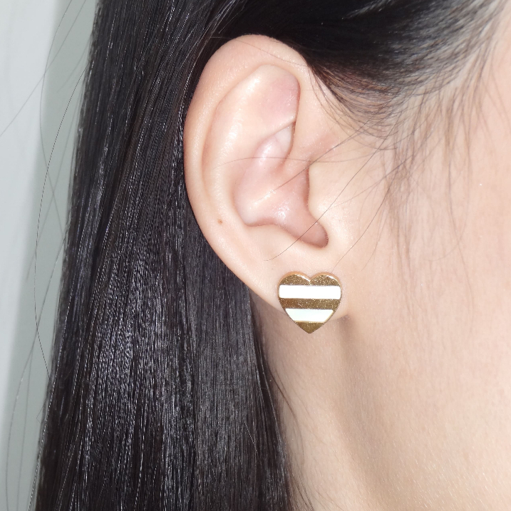 nice try studio - Shelly Heart Studs ต่างหูรูปหัวใจ Mother of Pearl