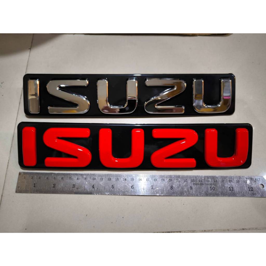 โลโก้ isuzu หน้ากระจังปี 2012 all new ถึง 2019 มี 2 สีให้เลือก ขนาดความยาว 31 cm สูง 6 cm ครบจบในร้านเดียว