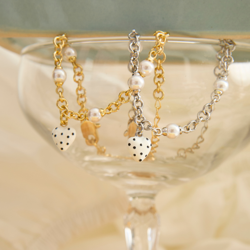 Petite Polka Dot Bracelet สร้อยข้อมือชาร์มหัวใจลายจุด