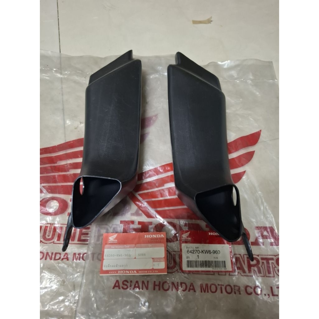 ท่อดักลมซ้าย ขวา ใส่ Honda NSR150-NSR150R-RR ของแท้ใหม่เก่าเก็บสภาพสวยๆในห่อ ไม่มีตำหนิไม่แตกไม่ร้าว