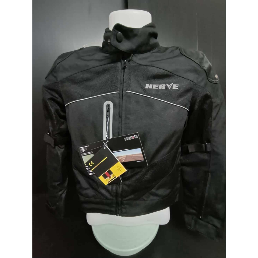 เสื้อการ์ด ยี่ห้อ NERVE รหัสสินค้า M152  Size XS สินค้าเป็นสินค้าตัวโชว์