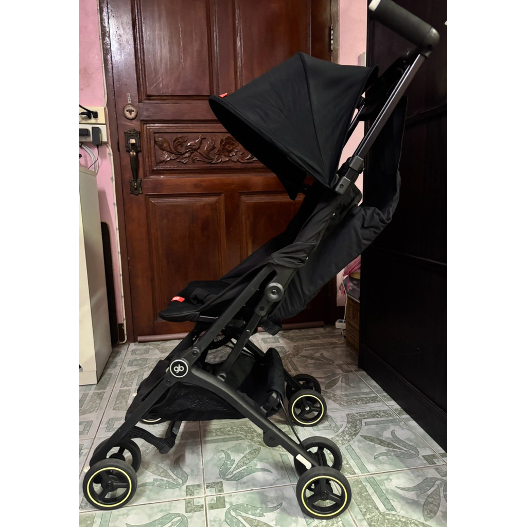 รถเข็นเด็ก GB Pockit (มือสอง) ซึ่งเป็นรถเข็นเด็กขนาดกะทัดรัดที่ออกแบบมาเพื่อการเดินทาง