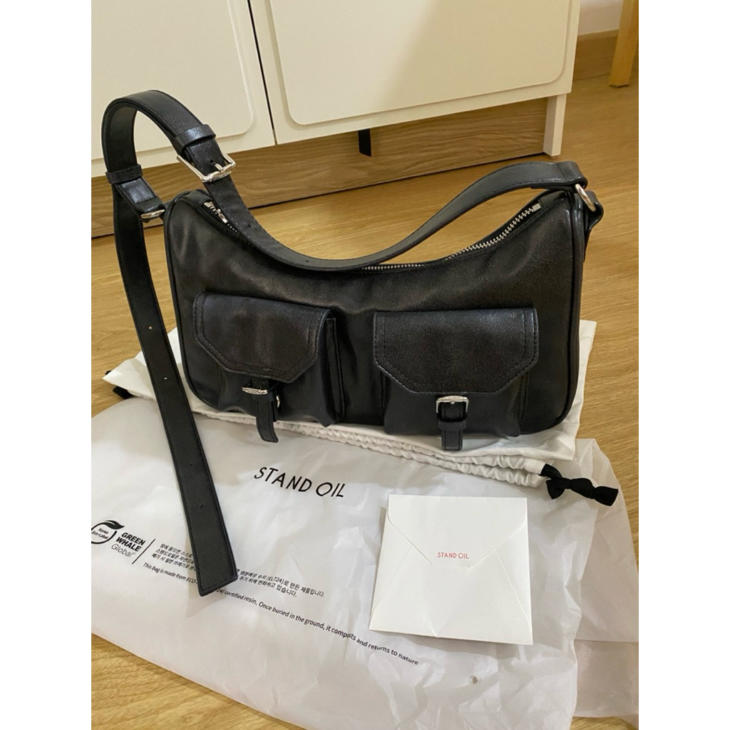 ส่งต่อ กระเป๋า stand oil "Joey Bag Mini" สีดำ