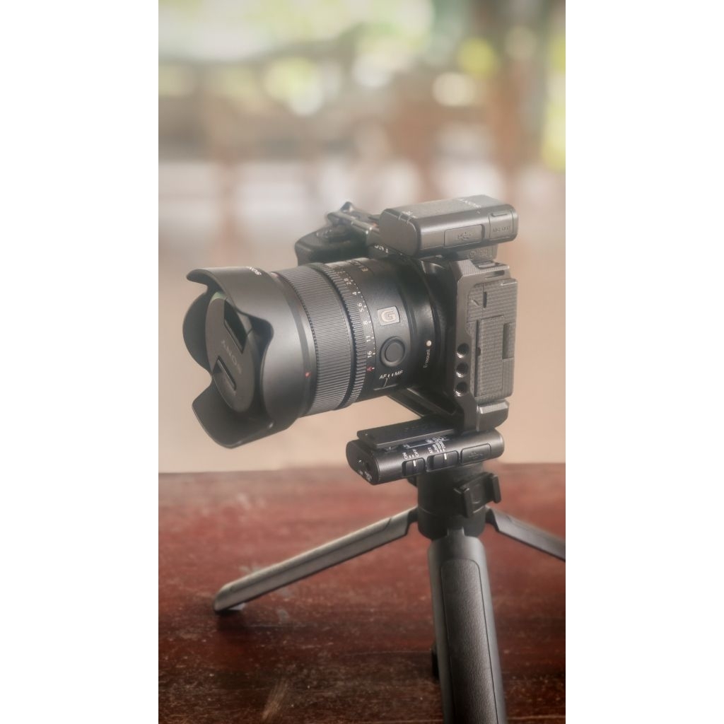 กล้อง Sony Z v e 10 เลนส์ 15 f 1.4 พร้อมไมค์ Sony ปล่อยทั้งชุด. รับประกันหลังการขายให้ 1 เดือน