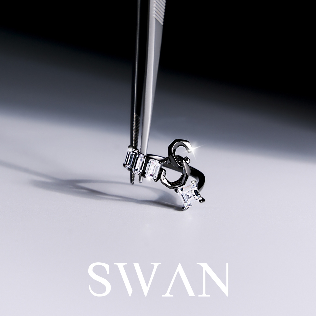 SWAN - Unbound Ring แหวนเงินแท้ ฝังเพชรคิวบิกเซอร์โคเนีย สื่อถึงความอิสระและความมั่นใจในตัวเอง