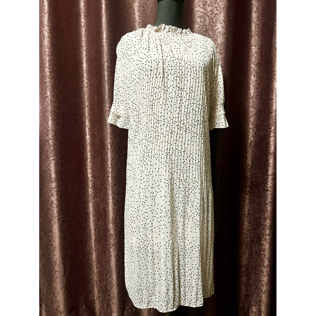 มือสอง (ให้นมได้ )  Mamong เดรสให้นม คลุมท้องได้ ผ้าชีฟอง สีครีมลายจุด สวยใส่ทำงาน ใส่เที่ยว ใส่สบาย