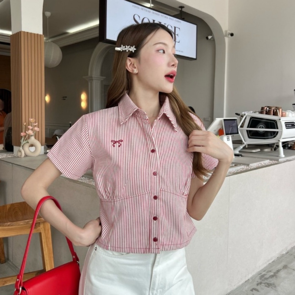 (ส่งต่อ) KN.Clothes เชิ้ตผ้ายีนส์ลายริ้ว สีแดง