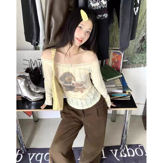 BY IRA (23262) Sydney Topเสื้อยืดแขนยาวผู้หญิง สไตล์ใหม่สำหรับฤดูใบไม้ผลิและฤดูใบไม้ร่วง ลายน้องหมาเย็บไหล่เดียว