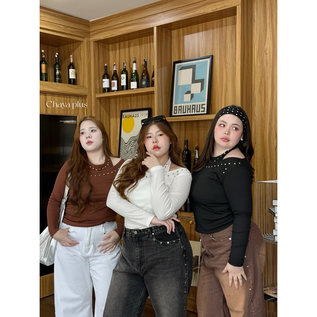 เสื้อครอปแขนยาว คล้องคอช่วงอกพร้อมแต่งหมุด งานสาวเท่ มากกต้องจัดแล้วทุกคน
