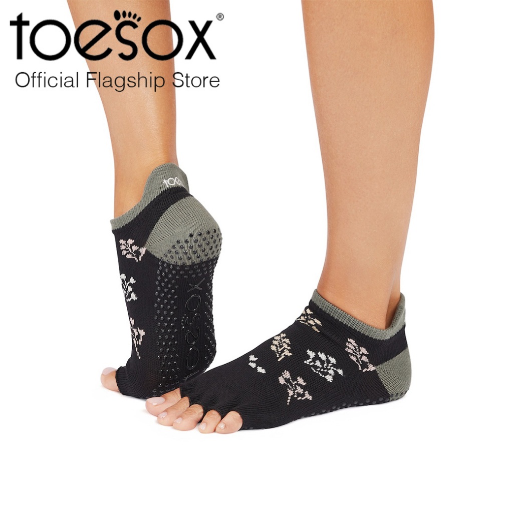 (New FALL D2 2025) Toesox Grip Half Toe Low Rise Petal ถุงเท้ากันลื่นแยกนิ้ว เปิดนิ้วเท้า