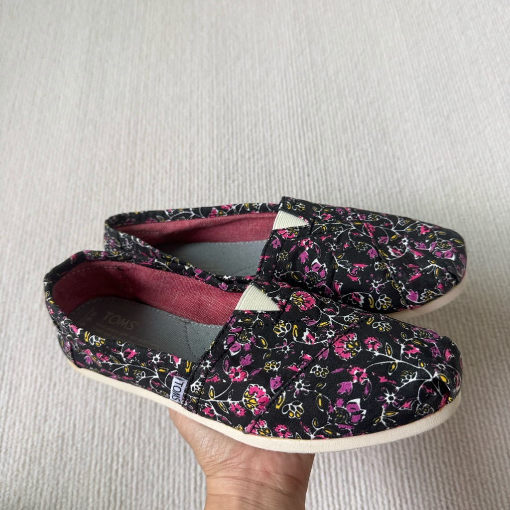 TOMS รองเท้าลำลองมือสองของแท้ sz.37