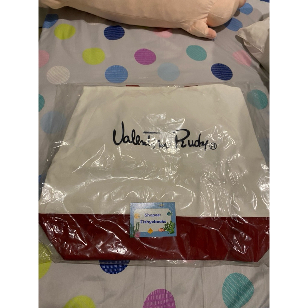 พร้อมส่ง ⭐️ กระเป๋าผ้า Valentino Rudy Tote Bag 🔥