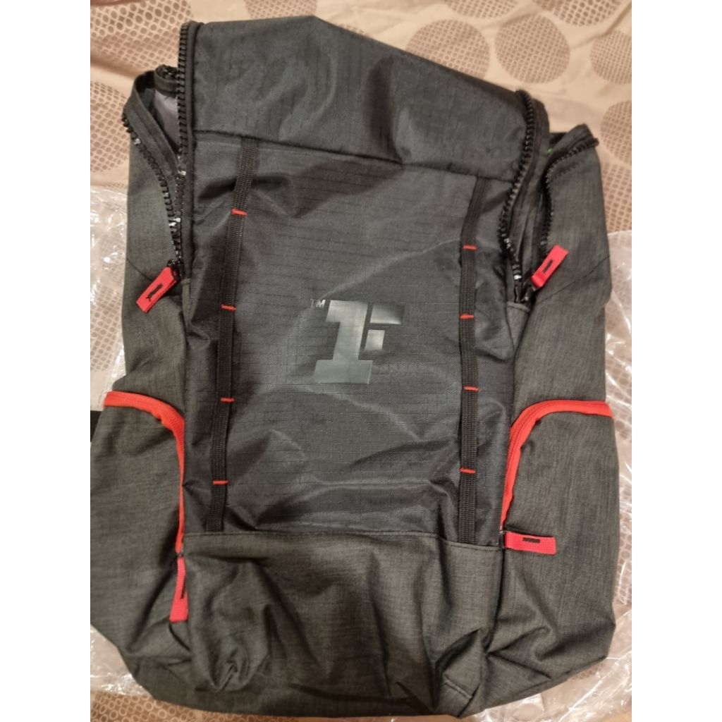 กระเป๋า​สะพายfitness firstมือสองสภาพสวยใหม่