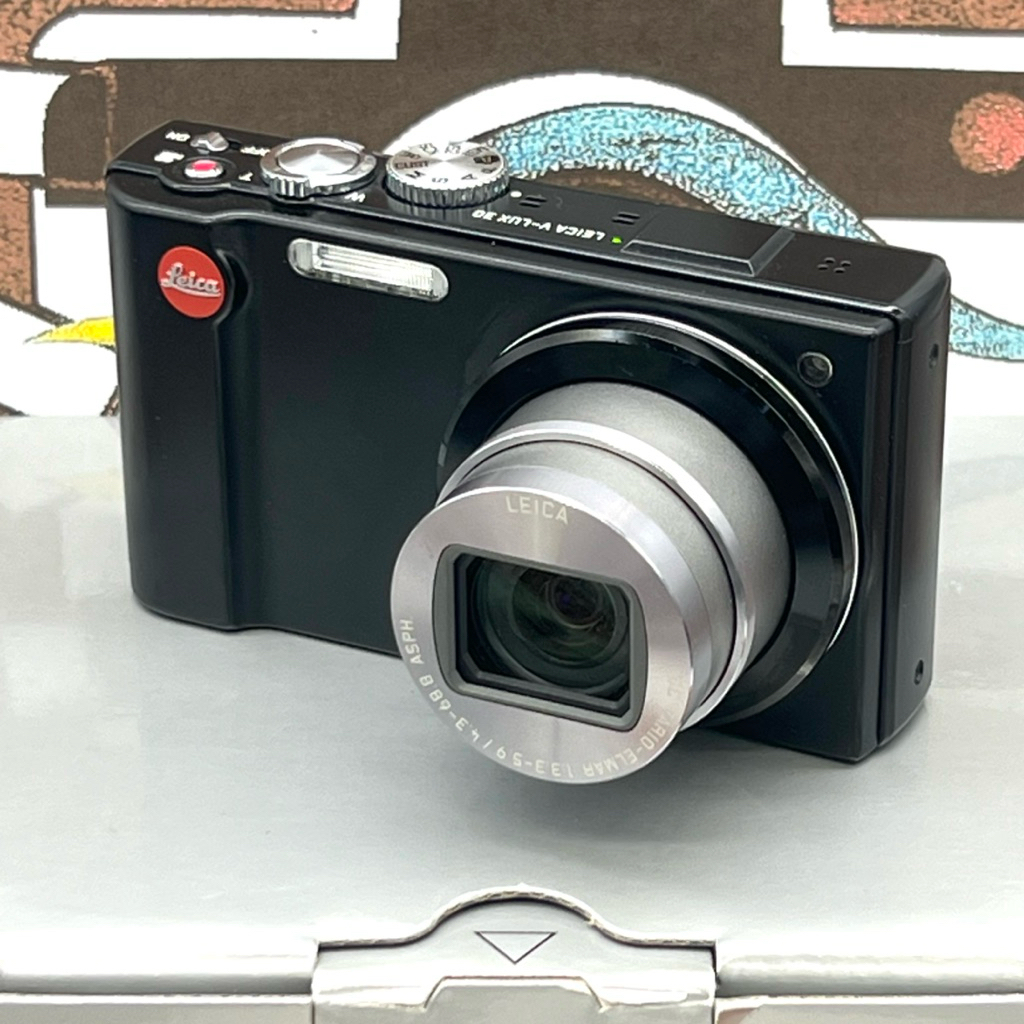 Leica v-lux30  digital camera