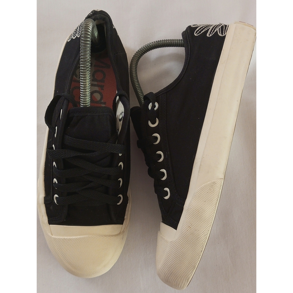 รองเท้าผ้าใบมือสอง ยาว 24-24.5 ซม. ไซส์ 38 Mardi Mercredi