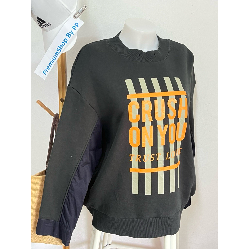 🔴สเวตเตอร์เกาหลี S P A O สีเขียวขี้ม้า แต่งแขนคอตตอล อก48“-52”ยาว26“ แบรนด์นี้พี่รู้จักดี ไม่ผิดหวัง