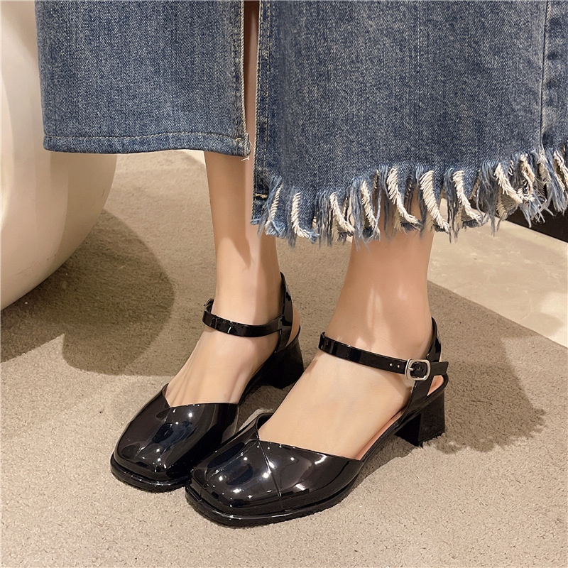 QKshop ดีไซน์ที่ไม่เหมือนใครกับรองเท้าสไตล์แมรีเจนสำหรับผู้หญิง ทรงป้านที่กำลังมาแรง ให้ทั้งความเก๋และความสบายเมื่อสวมใ - รูปที่ 5