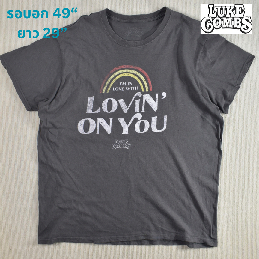 🎵 LUKE COMBS “Lovin’ On You” Band Tee — ชมรมคนคลั่งรักต้องมี! 📏 รอบอก 49″ ยาว 29″