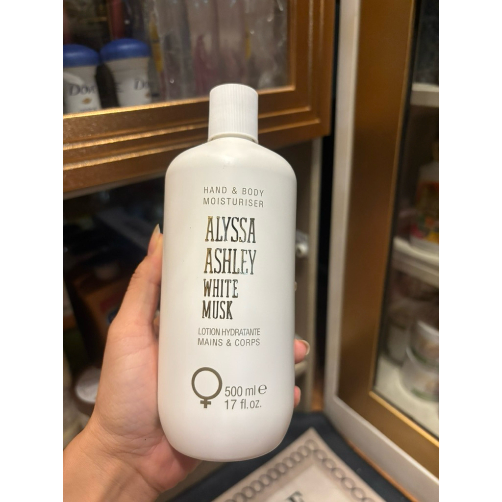 Alyssa Ashley Musk Hand & Body Moisturizer 500ml. ฝาขาว