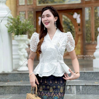 เสื้อลูกไม้อิตาลี่ เสื้อลูกไม้เจ้านาง  คอวี แขนตุ๊กตา กระดุม…