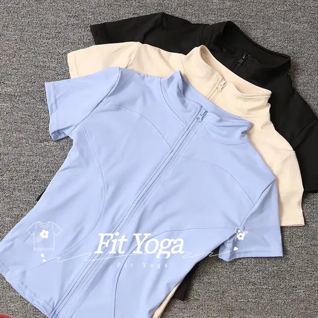 FitYoga เสื้อยืดแขนสั้นรัดรูปสตรี สำหรับวิ่งและเทรนนิ่ง มีซิปและคอตั้ง ใช้เป็นเสื้อแจ็กเก็ตออกกำลังกายได้ ราคา ถูกที่สุด ดีลบีเคเค รูปภาพหลัก
