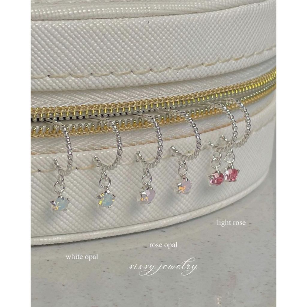 SissyJewelry // ต่างหูเงินแท้ รุ่น Mini Gem twist gem drop hoop stud ประดับ ห้อยพลอยจิ๋ว 3mm (มีแป้นเสียบด้านหลัง)