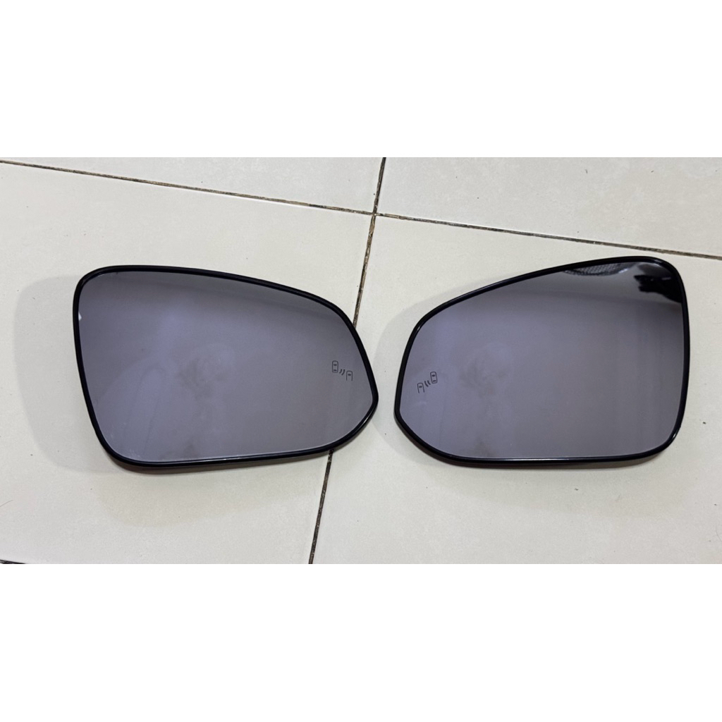 เลนส์กระจก BSM Toyota Revo & New Fortuner แท้ถอด