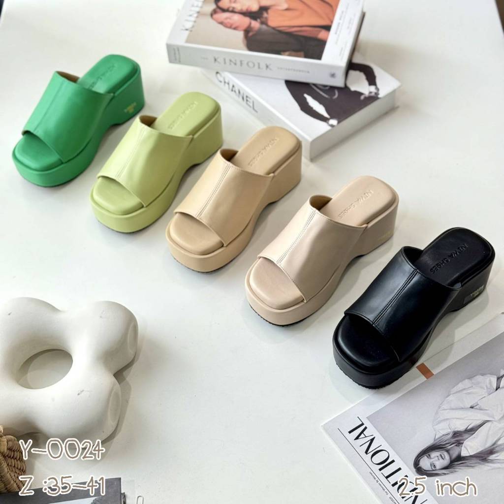 รองเท้าแตะ รองเคู่นี้น่ารักมาก ใส่แมตช์เป็นคู่หูช่วงซัมเมอร์หารือสงกรานต์นี้ได้เลยค่ะ รหัสสินค้า Y-0024