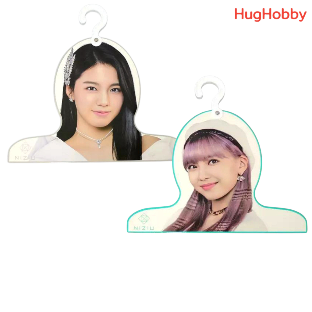 [ขายเหมา 2 ชิ้น] มือ2 NiziU Kuji Photo Hanger "AYAKA & MAYUKA Ver." J-Pop ขนาด 38x36cm งานแท้จากญี่ป