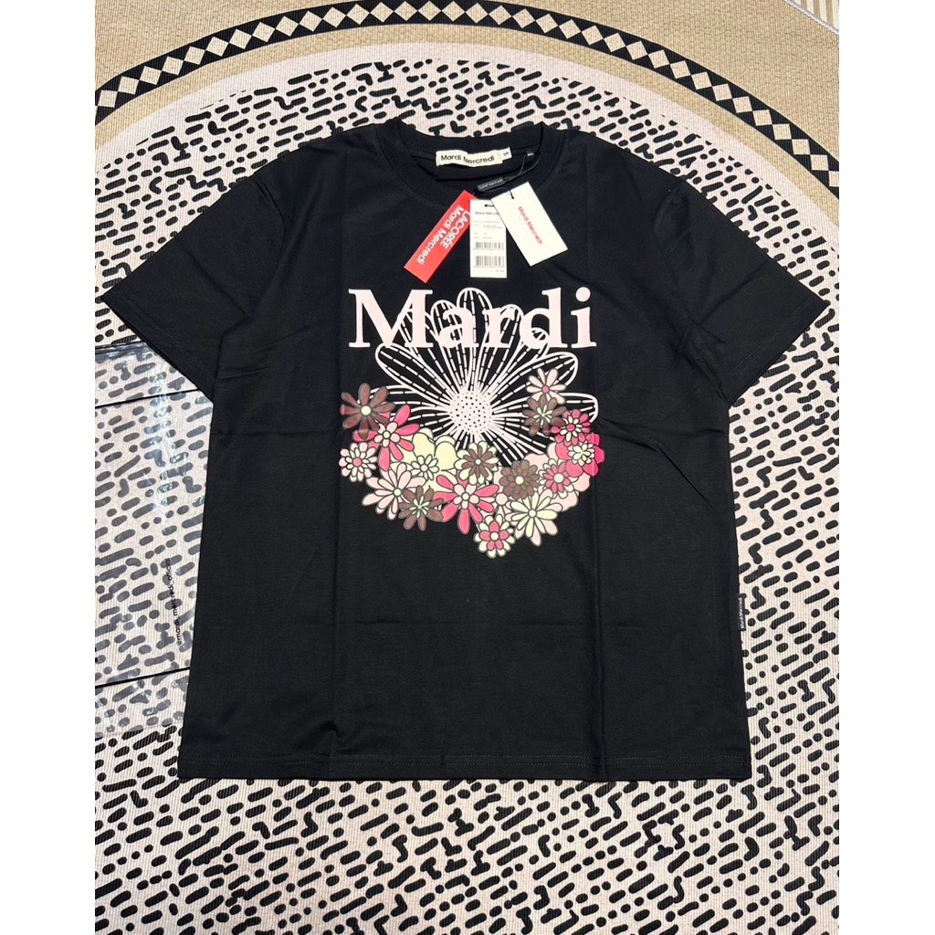 พร้อมส่ง เสื้อ Mardi Mercredi Flowermardi T-Shirt เสื้อยืดเกาหลี ลายโลโก้ดอกไม้ ผ้ายืด นุ่ม สวมใส่สบาย งานป้าย คุณภาพ