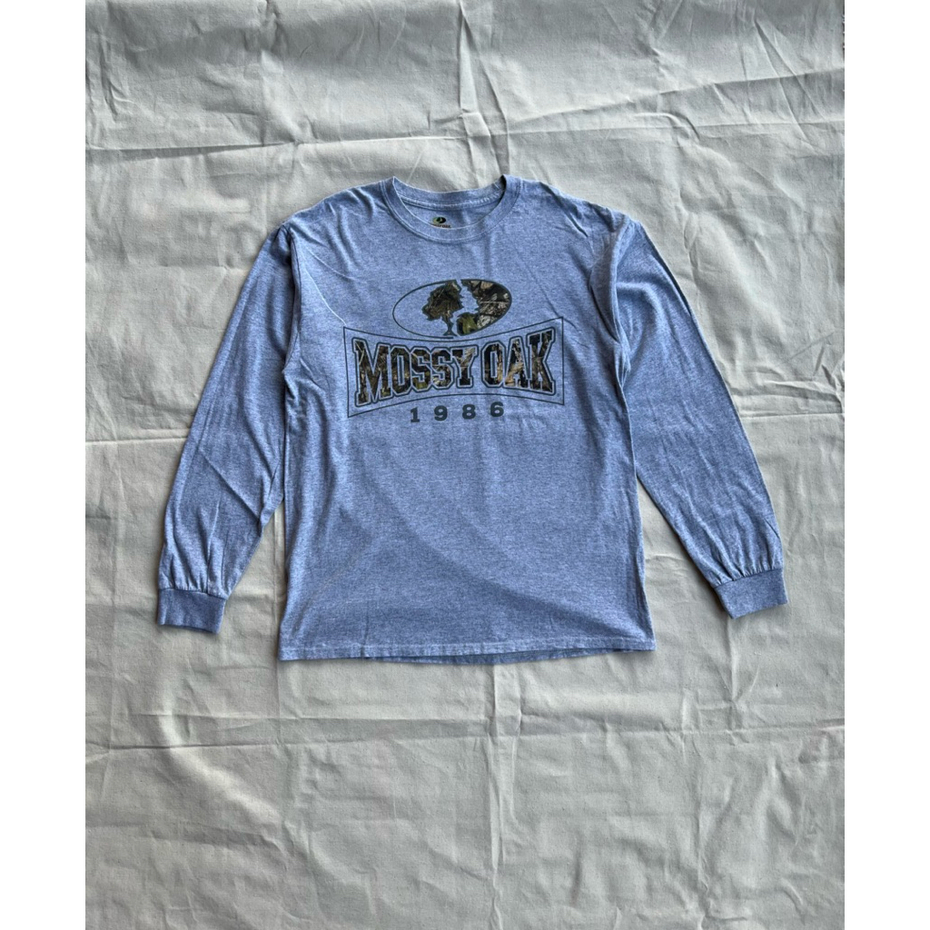 เสื้อยืดแขนยาวลายป่าไม้ ใบไม้ Realtree แบรนด์ MOSSY OAK สีพื้นเทาล้วน สกรีนโลโก้แบรนด์เท่ๆ แนะนำคับ