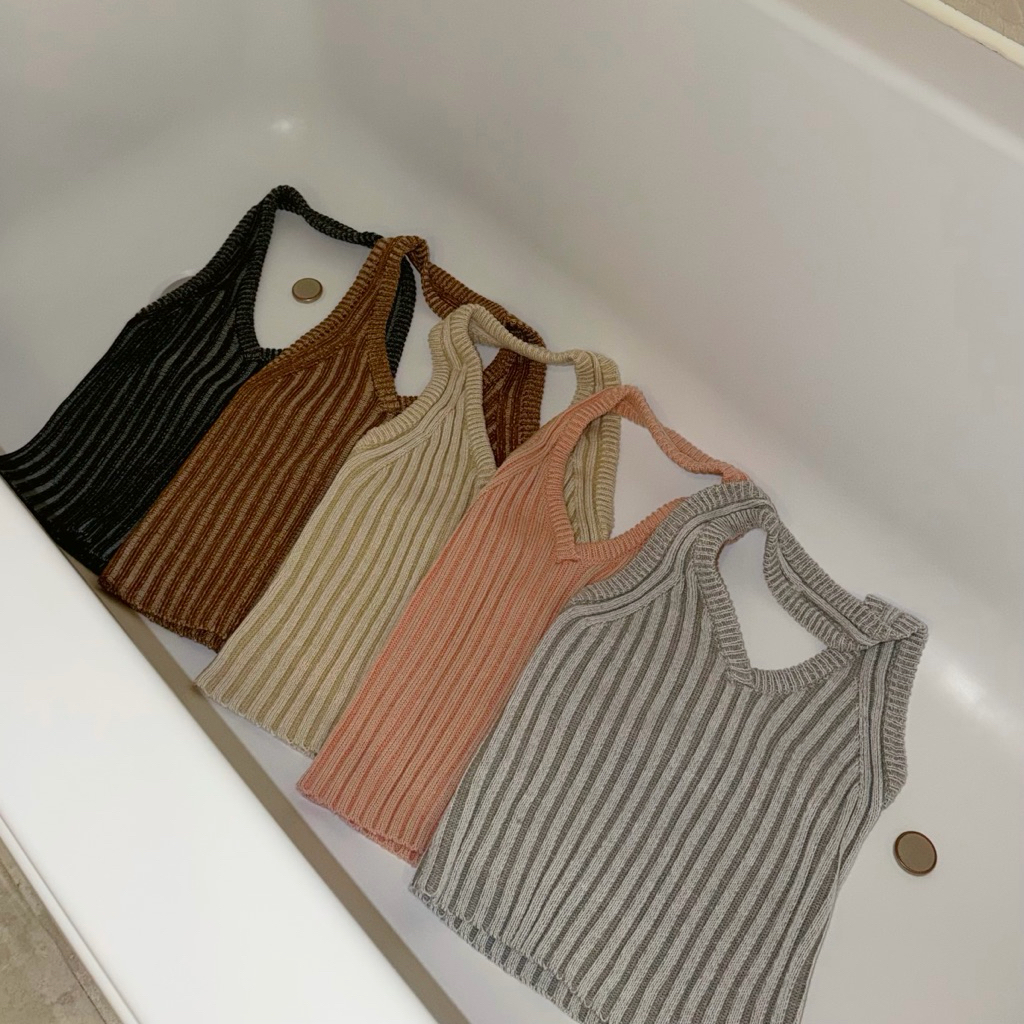 (พร้อมส่ง) Wangjai- Lovery Top(เสื้อไหมพรมคล้องคอ แต่งโลโก้อะไหล่ wangjai หัวใจน่ารักมาก)