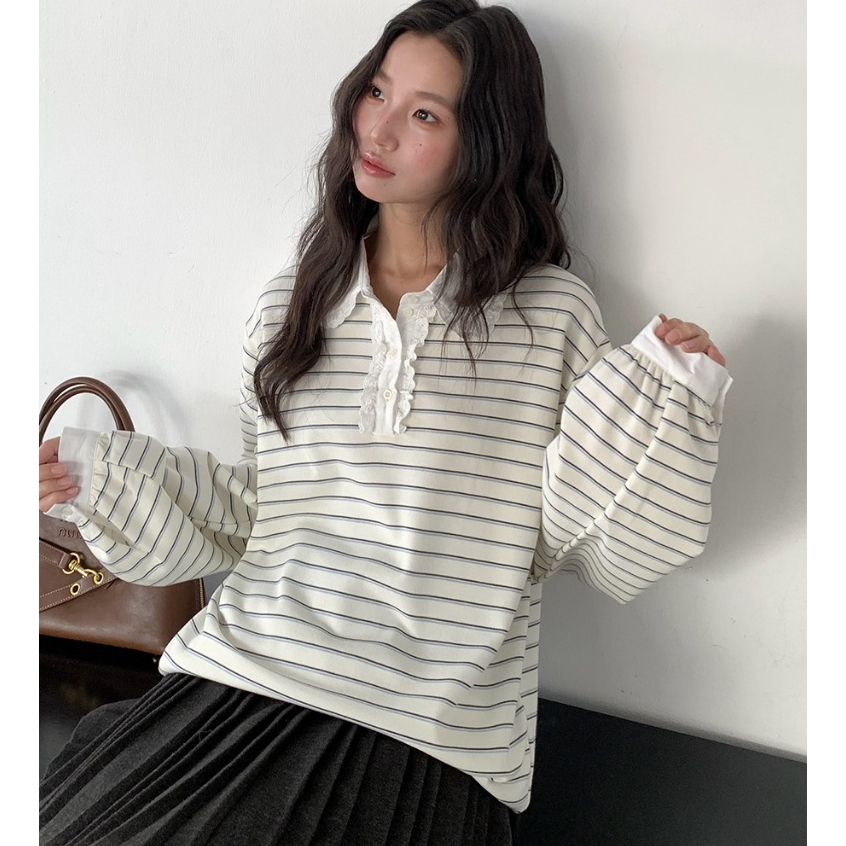 (พร้อมส่ง) Clothestoryy -  Cedar Milk Shell Polo เสื้อโปโลลายทาง แต่งระบายที่คอปก