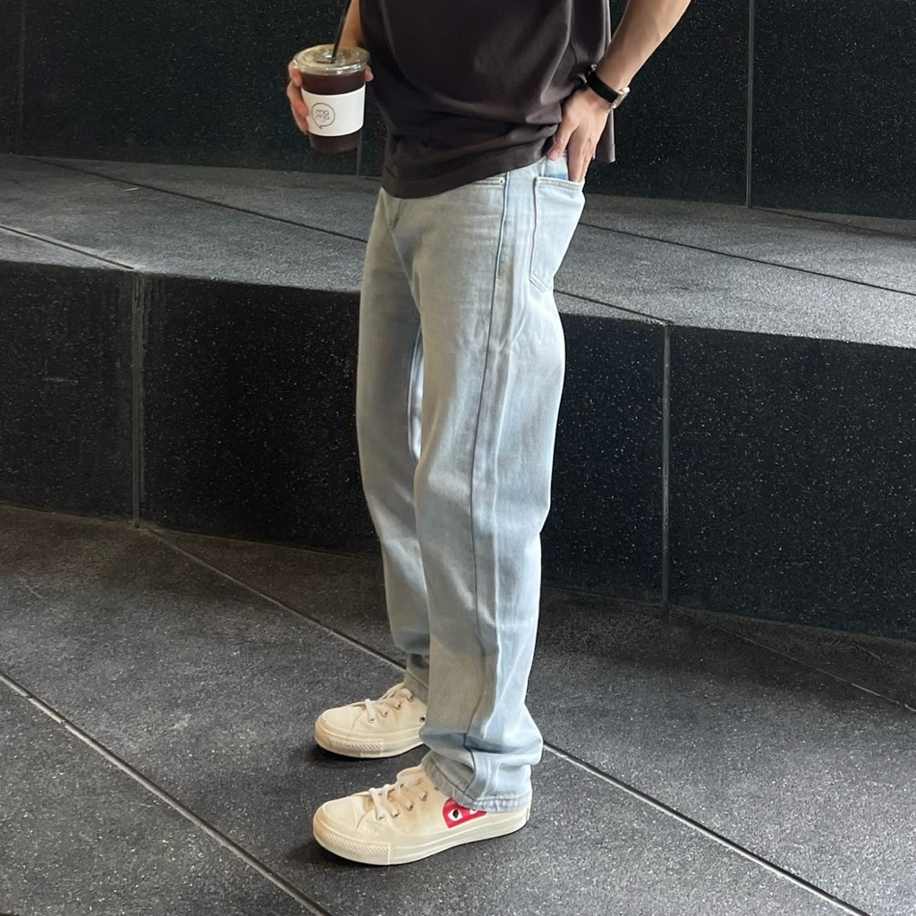 VONIC. Light blue fade jeans กางเกงยีนส์ผู้ชาย
