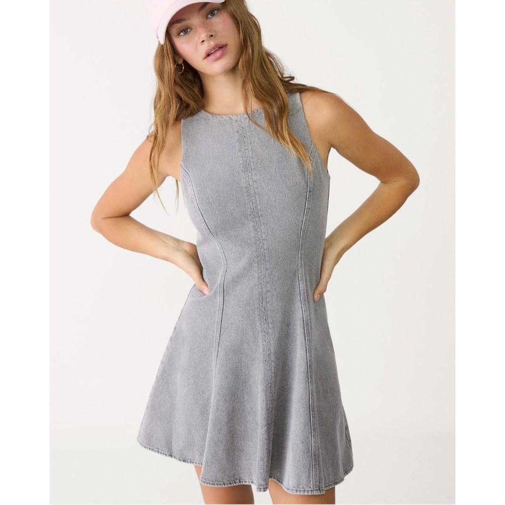 เดรสยีนส์สั้นแขนกุด Stradivarius รุ่น P57