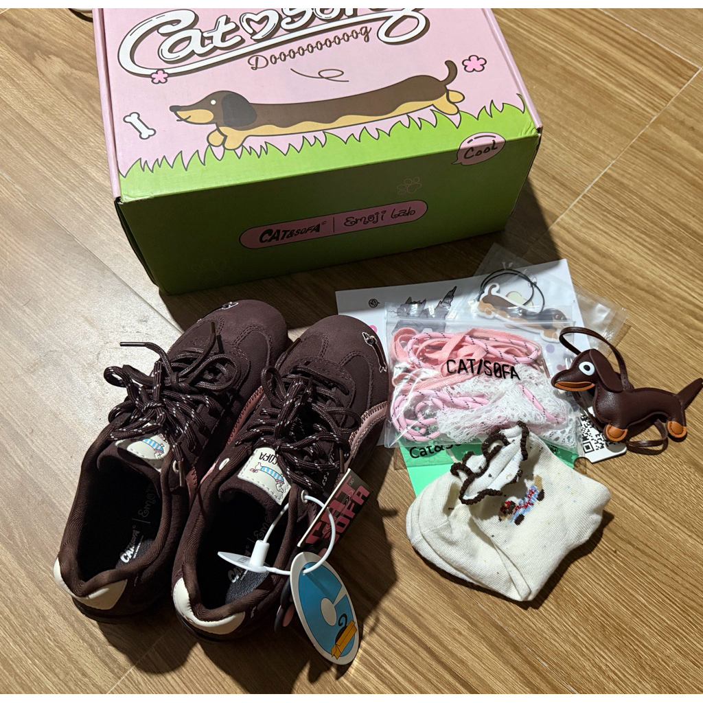 รองเท้าแบรนด์ cat&sofa  ปักหมา Dachshund