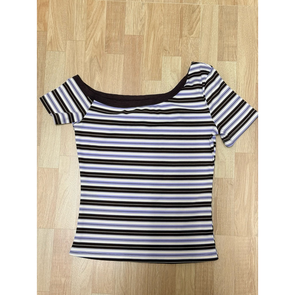 เสื้อปาดไหล่ แขนสั้น inbyin