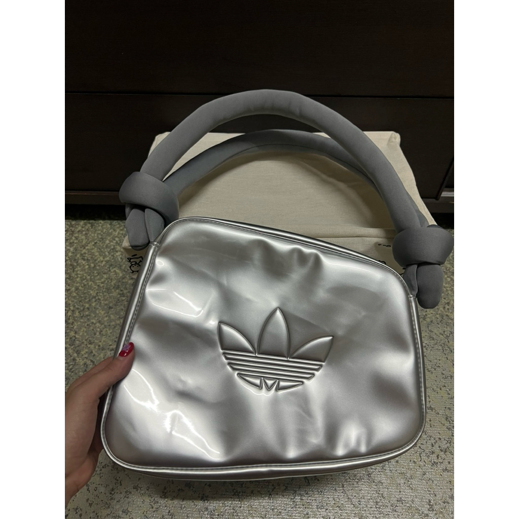 กระเป๋าสะพายข้าง addidas