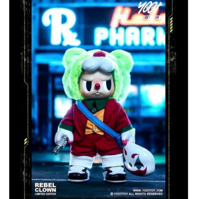 Used YOOT TOY CLOWN MONSTER 400 % REBEL CLOWN