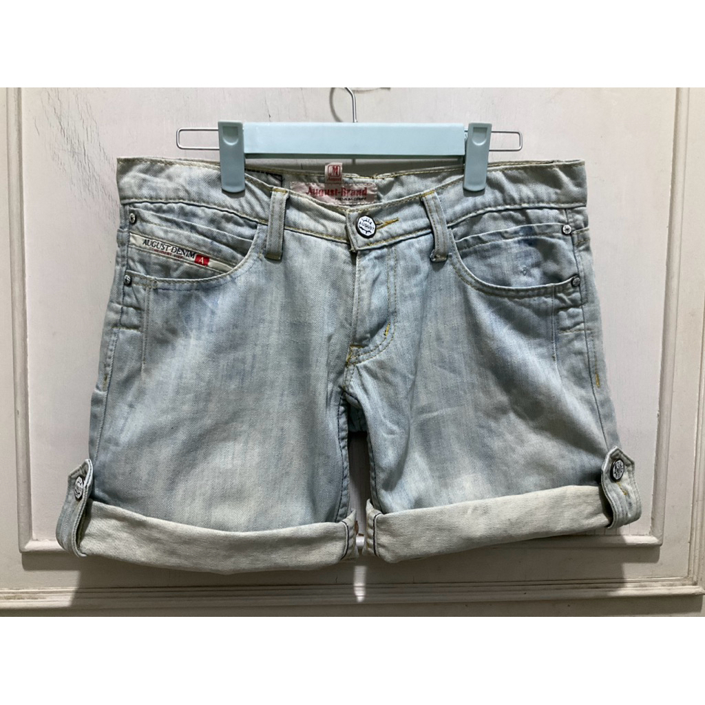 กางเกงยีนส์ขาสั้น AUGUST ไซด์ M เอว 31 สะโพก 38 ยาว 13 นิ้ว