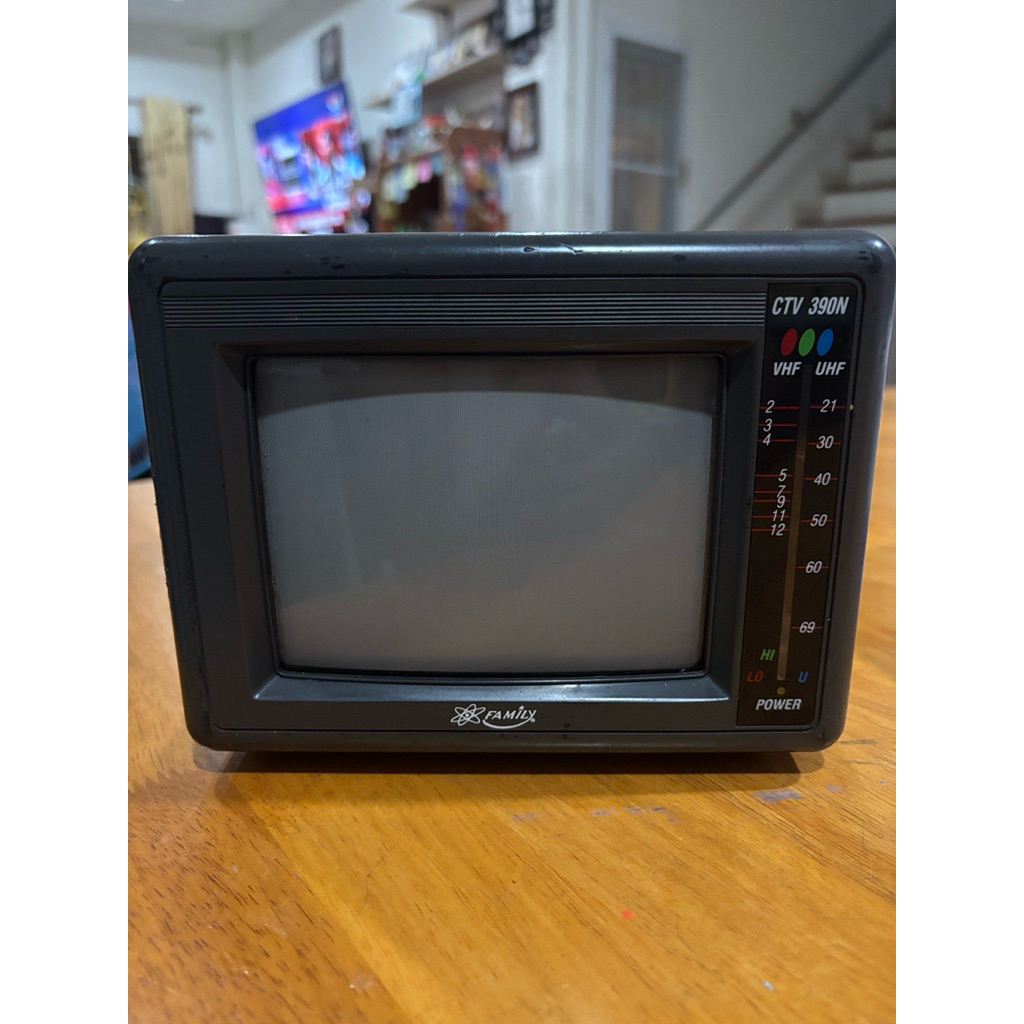 Family CRT Color TV 6 inches