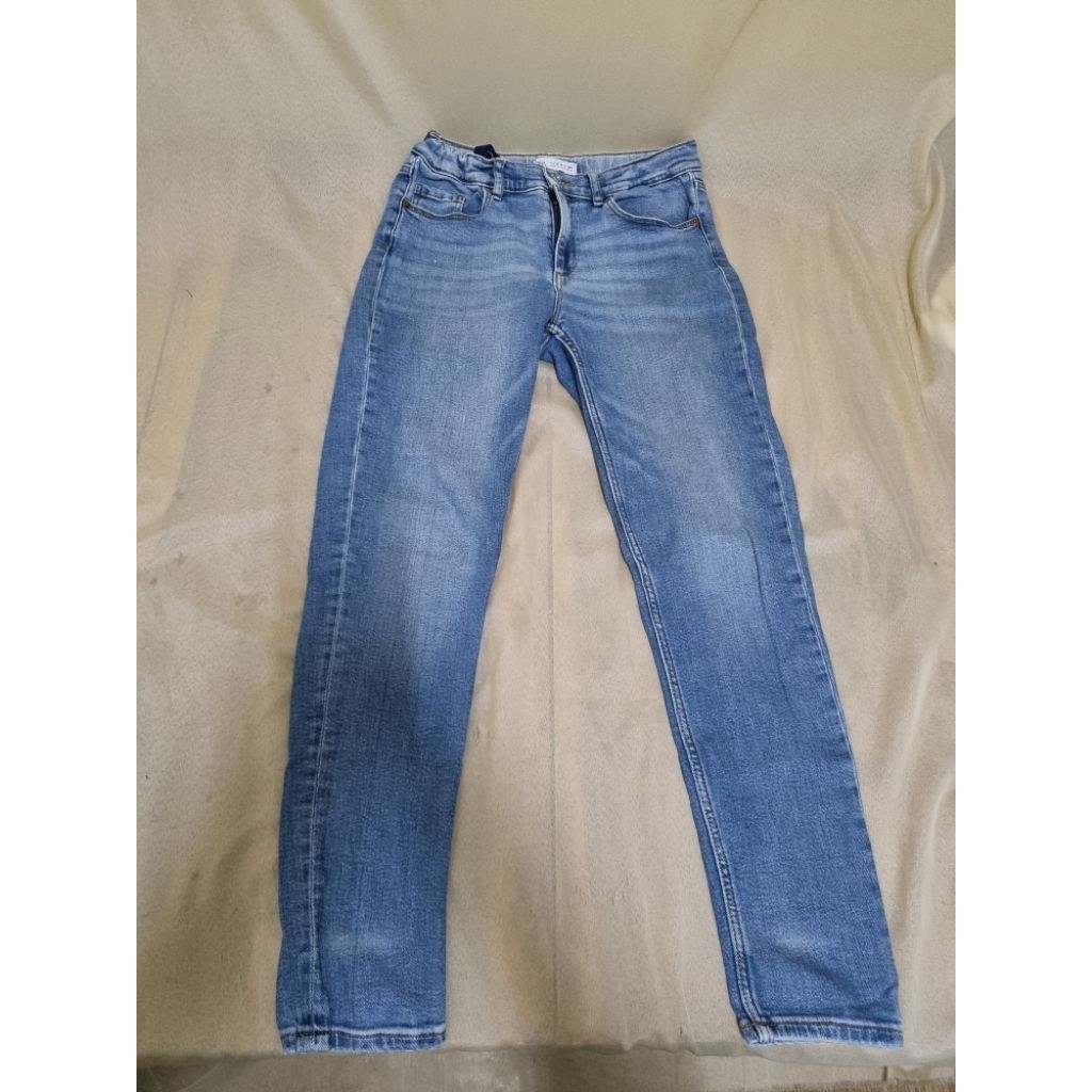 z99. ZARA กางเกงยีนส์ผู้หญิงแบรนด์แท้มือสอง สภาพ 90%